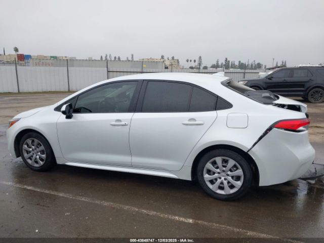 Toyota Corolla Le Image 14