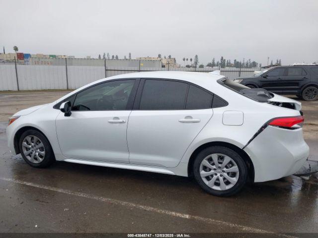 Toyota Corolla Le Image 14