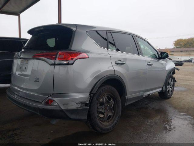 Toyota RAV4 Le Image 4