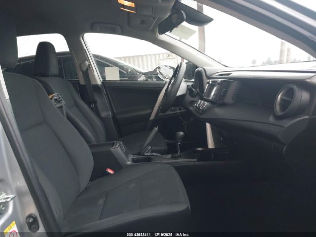 Toyota RAV4 Le Image 5