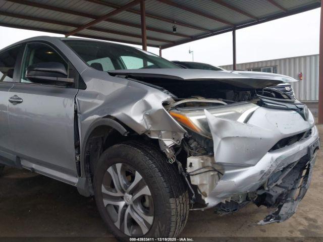 Toyota RAV4 Le Image 9