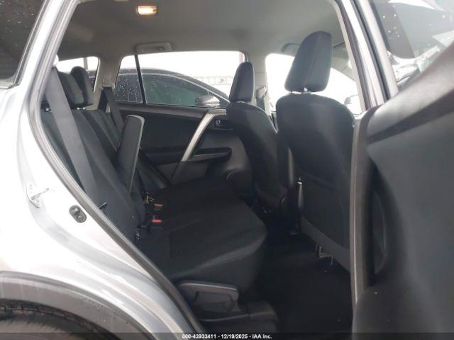 Toyota RAV4 Le Image 14