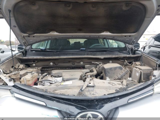 Toyota RAV4 Le Image 10