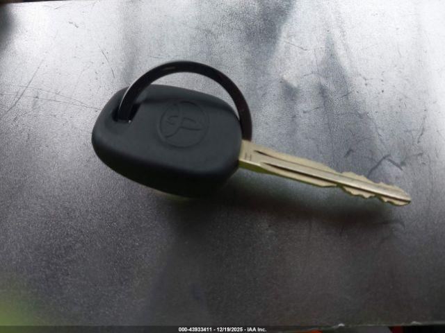 Toyota RAV4 Le Image 13