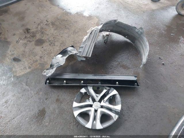 Toyota RAV4 Le Image 16