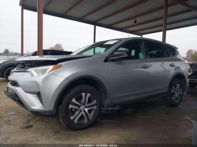 Toyota RAV4 Le Image 3