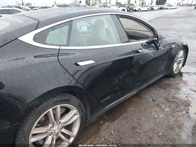 Tesla Model S Image 12