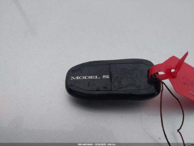 Tesla Model S Image 6