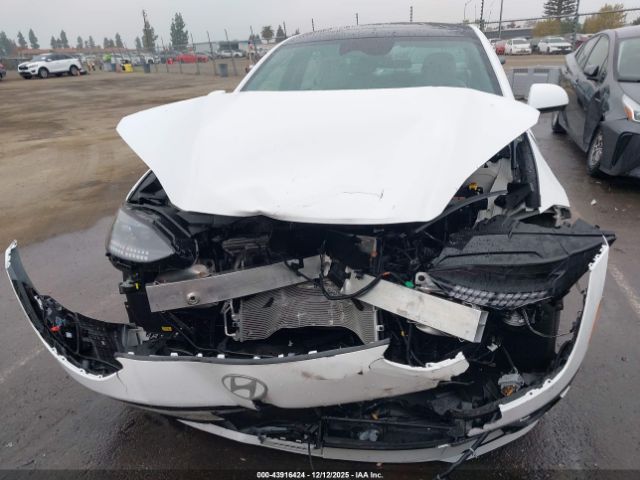 Hyundai Ioniq Limited Image 20