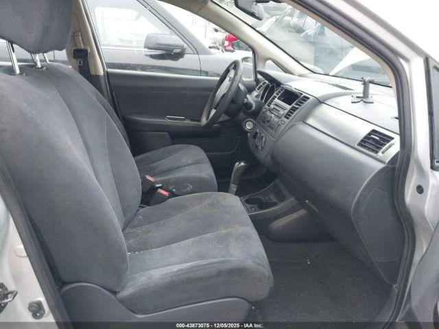 Nissan Versa 1.8s Image 11