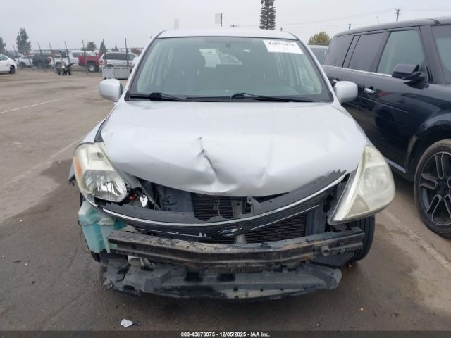 Nissan Versa 1.8s Image 4