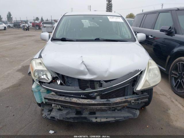 Nissan Versa 1.8s Image 4