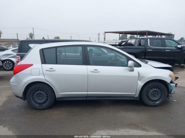 Nissan Versa 1.8s Image 15