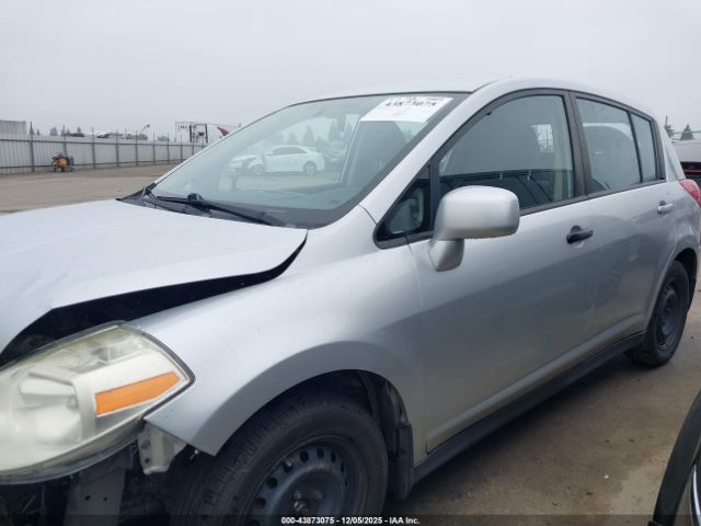 Nissan Versa 1.8s Image 14