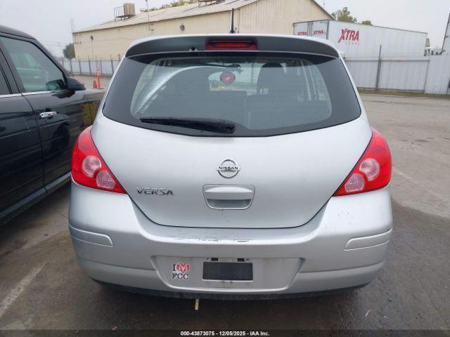 Nissan Versa 1.8s Image 16