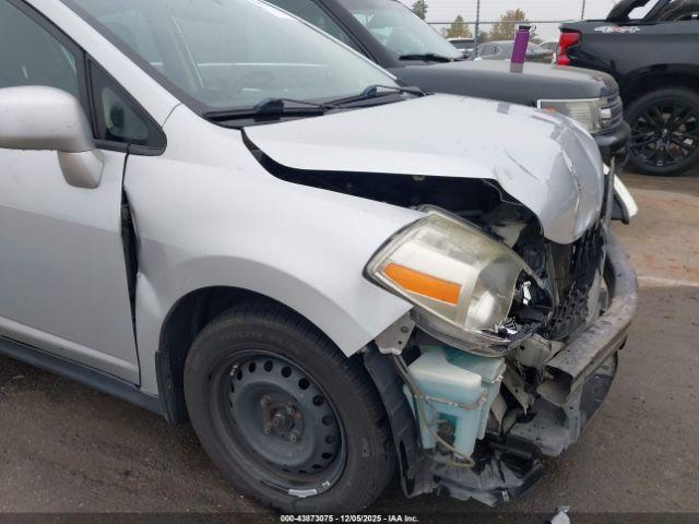 Nissan Versa 1.8s Image 19