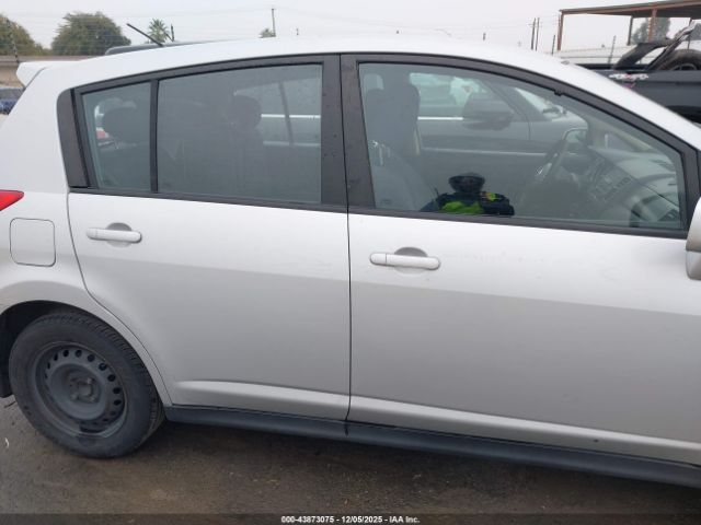 Nissan Versa 1.8s Image 2