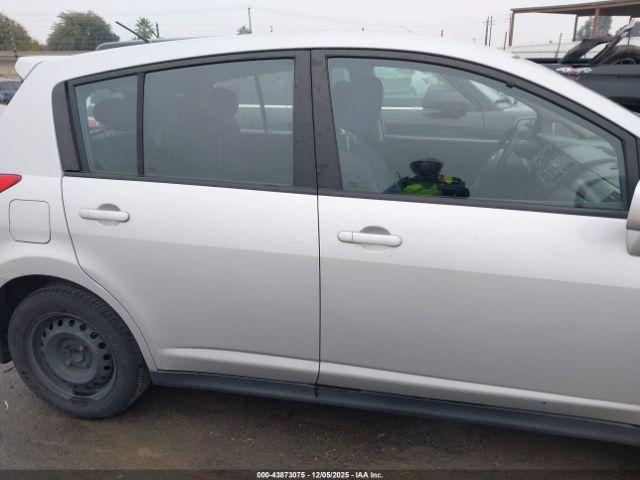 Nissan Versa 1.8s Image 2