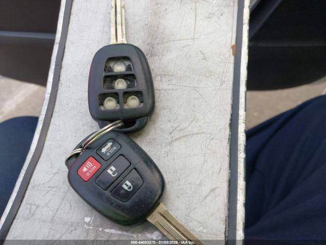 Toyota Corolla Le Image 9