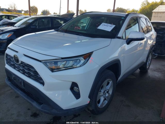 Toyota RAV4 Xle Image 2