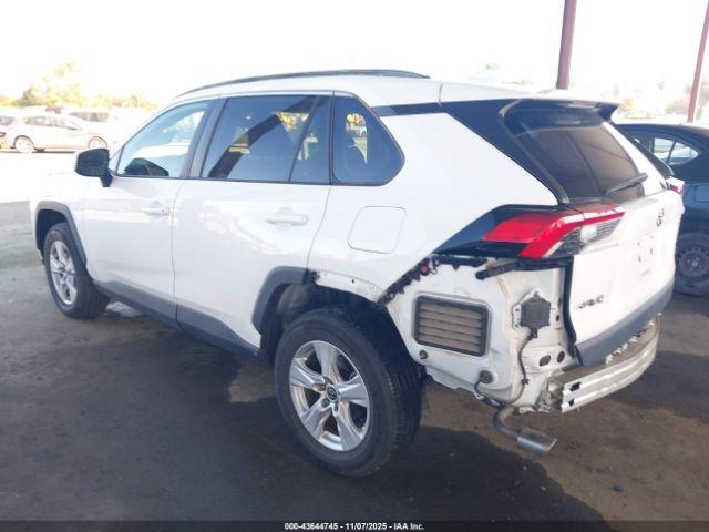 Toyota RAV4 Xle Image 5