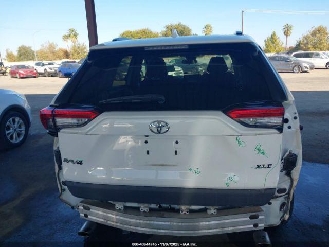 Toyota RAV4 Xle Image 15