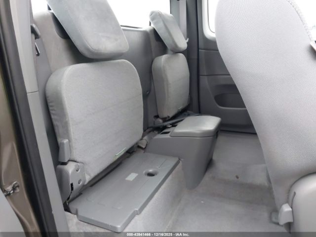 Toyota Tacoma Image 4