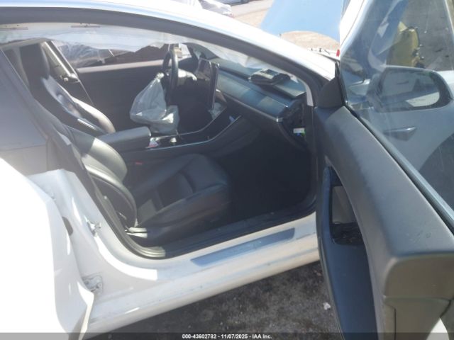 Tesla Model 3 Image 15