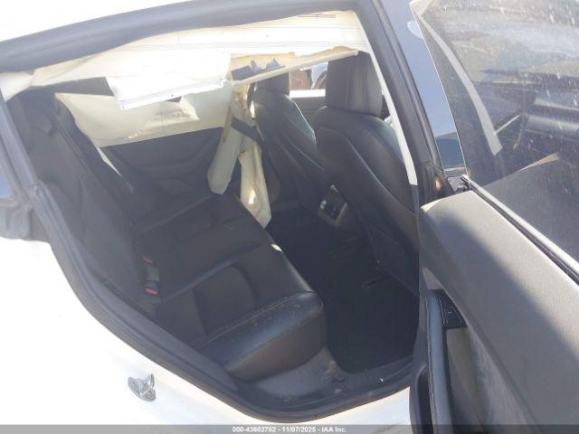 Tesla Model 3 Image 12