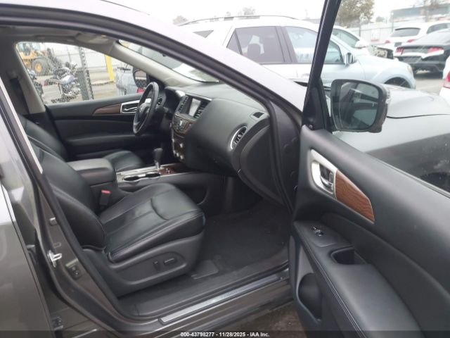 Nissan Pathfinder Platinum Image 3