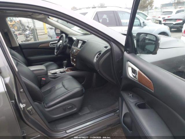 Nissan Pathfinder Platinum Image 3