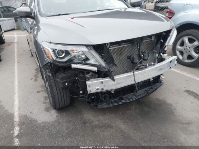 Nissan Pathfinder Platinum Image 5