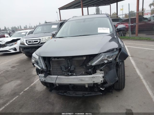 Nissan Pathfinder Platinum Image 12