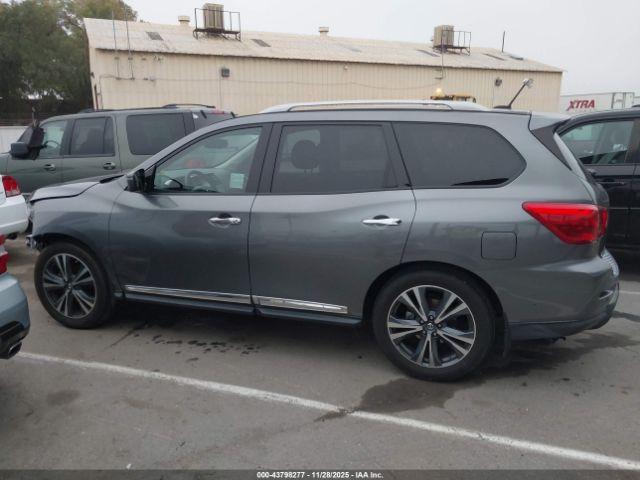 Nissan Pathfinder Platinum Image 11