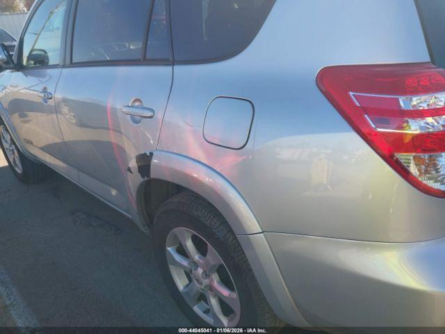 Toyota RAV4 Limited V6 Image 16