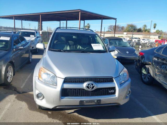 Toyota RAV4 Limited V6 Image 8