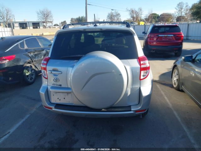 Toyota RAV4 Limited V6 Image 4