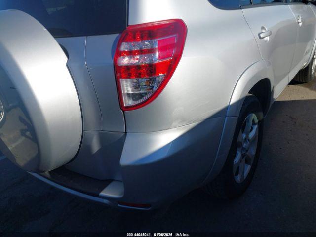 Toyota RAV4 Limited V6 Image 3