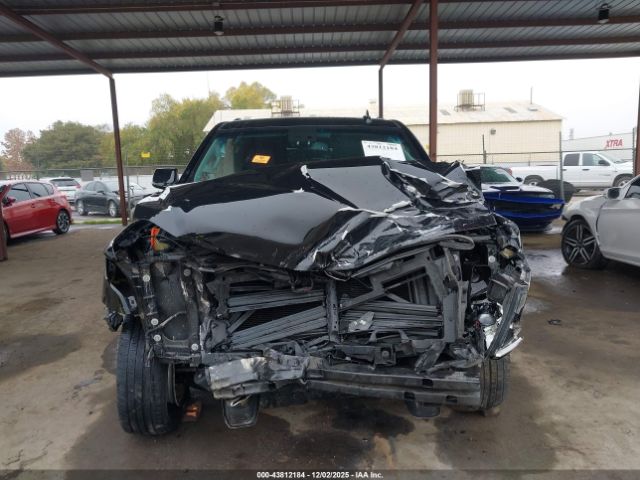 Chevrolet Suburban Lt Image 13