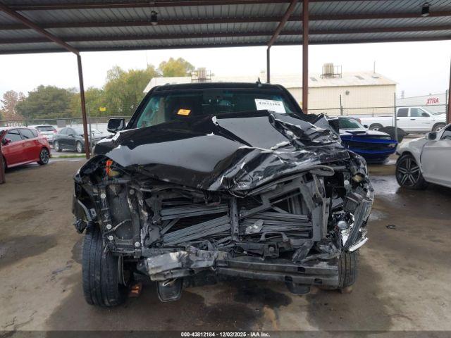 Chevrolet Suburban Lt Image 13