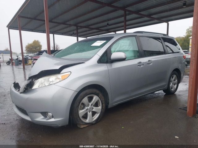 Toyota Sienna Le 8 Passenger Image 10