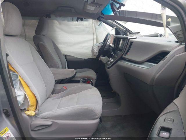 Toyota Sienna Le 8 Passenger Image 9