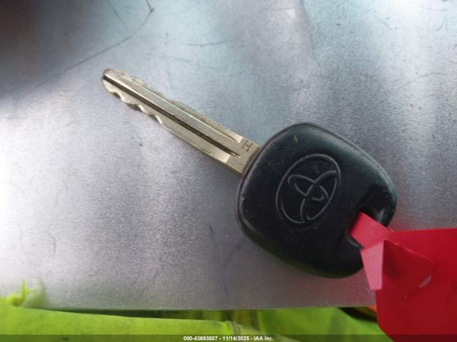 Toyota Sienna Le 8 Passenger Image 3