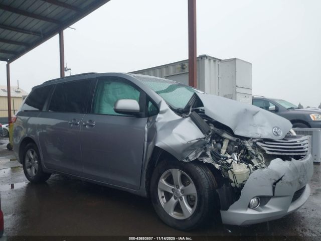 Toyota Sienna Le 8 Passenger Image 15