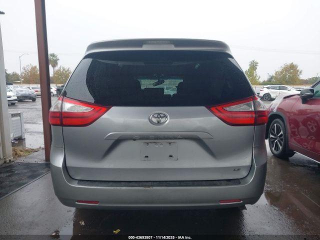 Toyota Sienna Le 8 Passenger Image 6