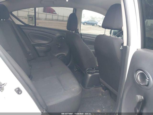 Nissan Versa 1.6 S+ Image 10