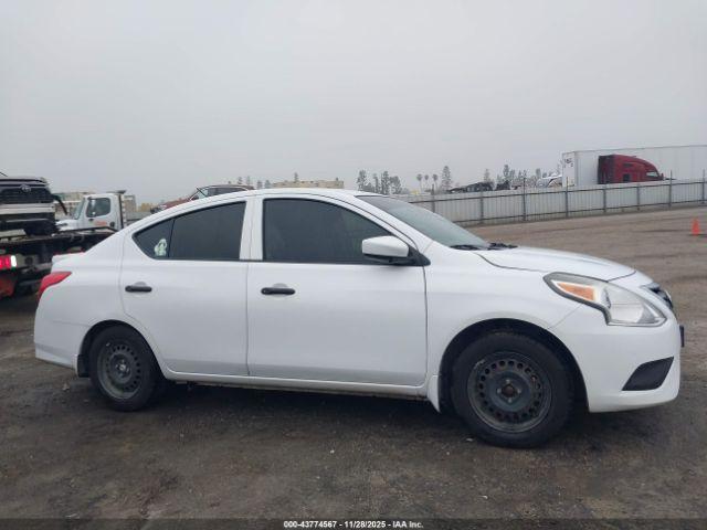 Nissan Versa 1.6 S+ Image 2