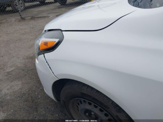 Nissan Versa 1.6 S+ Image 5