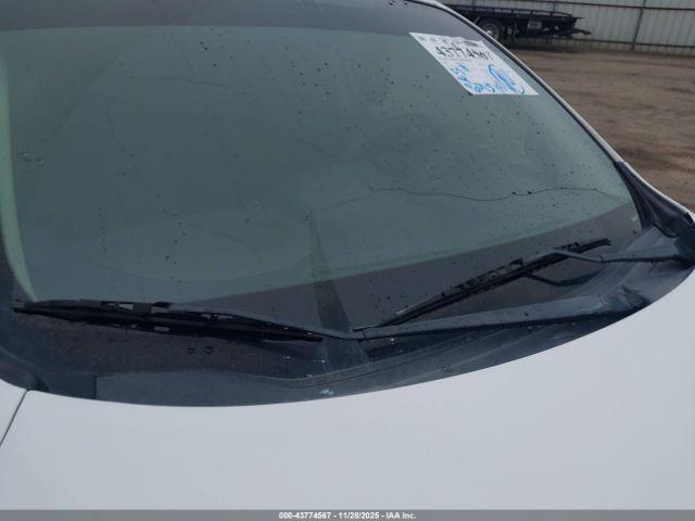 Nissan Versa 1.6 S+ Image 16