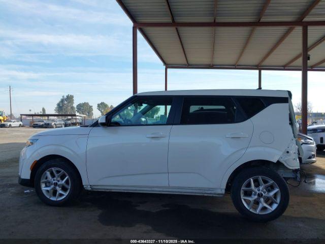 Kia Soul Lx Image 8
